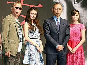 (左から)三池崇史監督、柴咲コウ、市川海老蔵、中西美帆「喰女 クイメ」