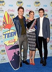「The Fault in Our Stars」のエルゴート(左)、 ウッドリー(中央)、ウルフ「ダイバージェント」