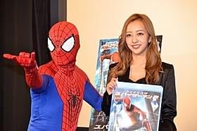 全国ツアー真っ最中の板野友美「アメイジング・スパイダーマン2」