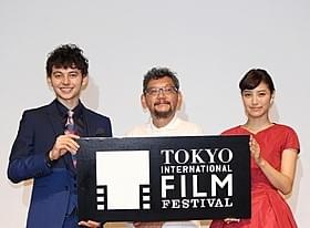 (左から)ハリー杉山、庵野秀明監督、岡本あずさ「ベイマックス」