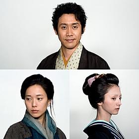 「駆込み女と駆出し男」に主演する大泉洋(上) とヒロインを務める戸田恵梨香と満島ひかり「駆込み女と駆出し男」