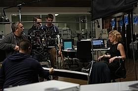 撮影中のリュック・ベッソン監督とスカーレット・ヨハンソン「LUCY ルーシー」