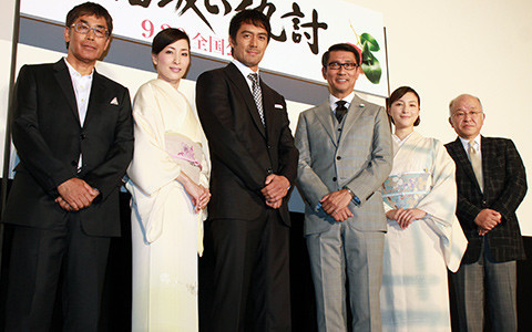 （左から）若松節朗監督、真飛聖、阿部寛、中井貴一、 広末涼子、浅田次郎氏