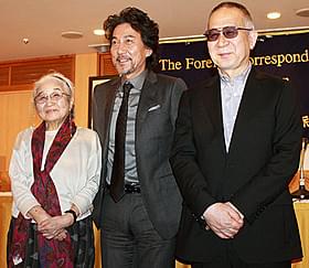 会見に出席した(左から) 野上照代さん、役所広司、小泉堯史監督「蜩ノ記」