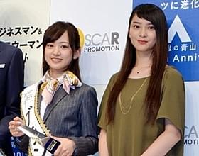女性グランプリ千田絵民さんと審査員を務めた武井咲「希望」