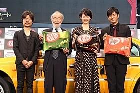 劇中のタクシーで登場した本仮屋ユイカ(中央右)ら「最強のふたり」