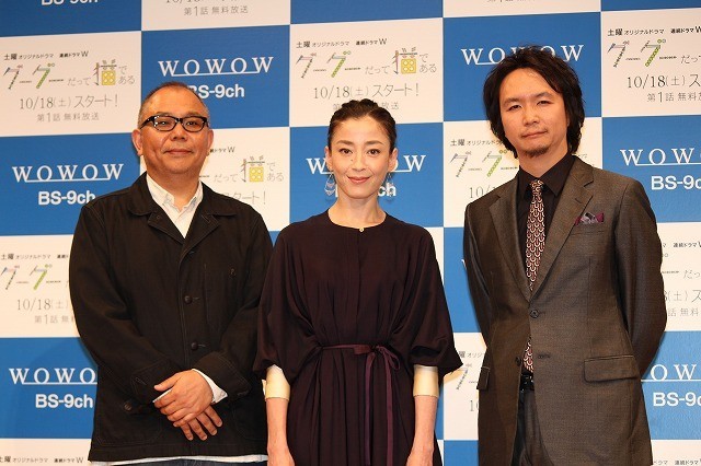 記者会見に出席した（左から)犬童一心監督、宮沢りえ、長塚圭史