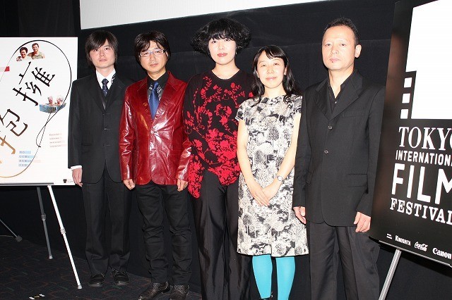 舞台挨拶を行った（右から）坂口香津美監督、 落合篤子、大沢充奈（あてな）、山下博文、一本嶋諭