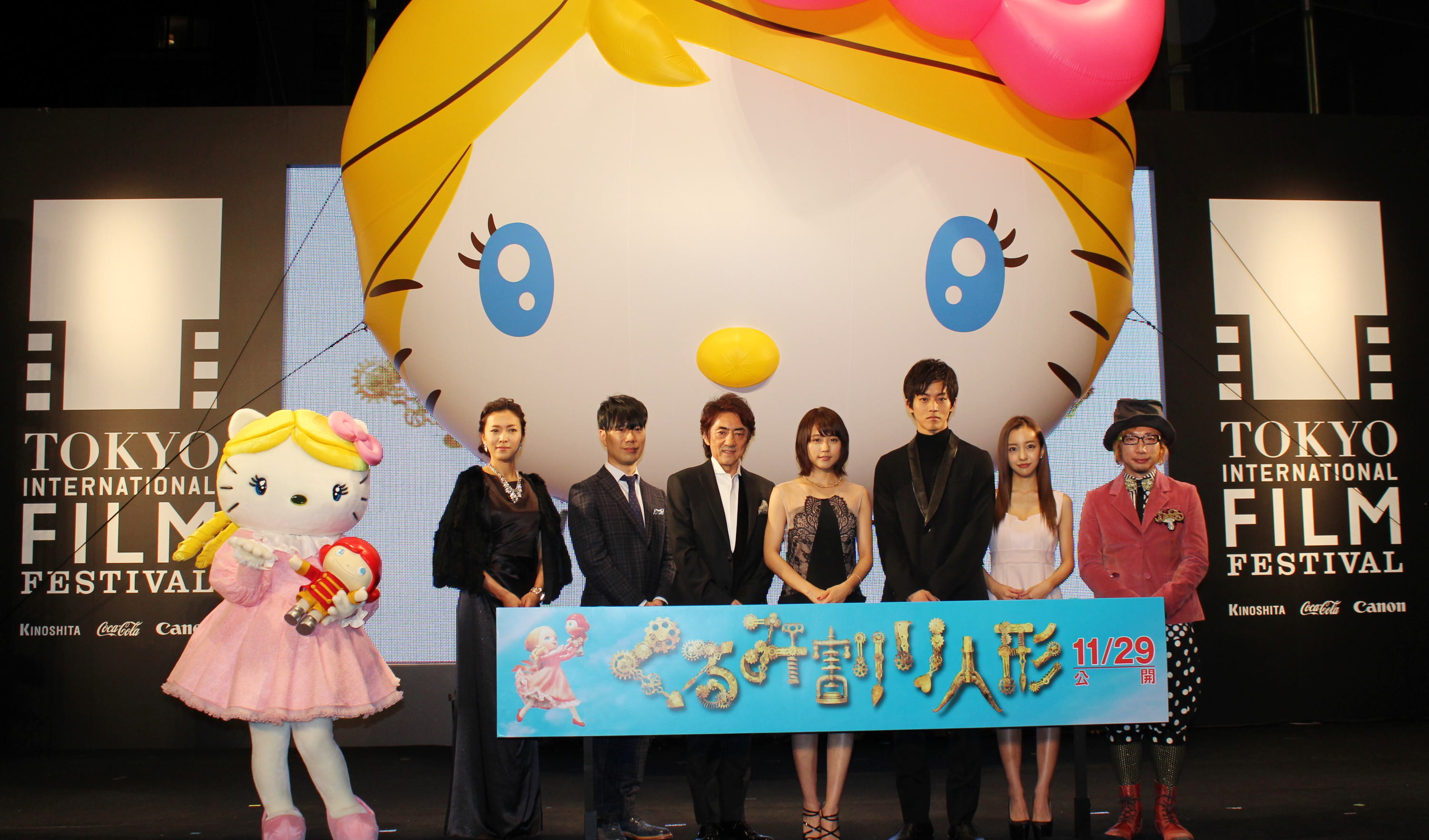 「くるみ割り人形」主演の有村架純、キティちゃんの生誕40周年をお祝い