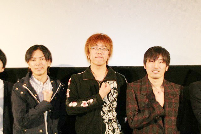 原作者の諫山創氏、荒木哲郎監督、音楽を手がけた澤野弘之氏（左から）