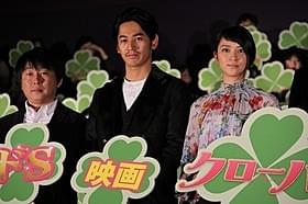 舞台挨拶を行った武井咲(右端)「クローバー」