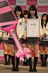 最新曲で初センター!NMB48矢倉楓子(左)と白間美瑠
