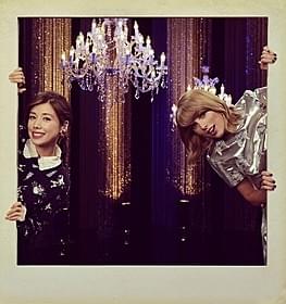 対談する仲里依紗(左)とテイラー・スウィフト