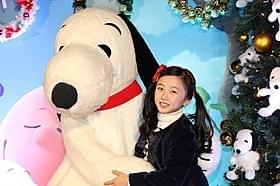 スヌーピーとの対面に笑顔の本田望結ちゃん「I LOVE スヌーピー THE PEANUTS MOVIE」