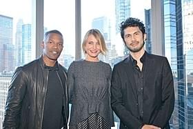 (左から)ジェイミー・フォックス、キャメロン・ディアス、平井堅「ANNIE アニー」