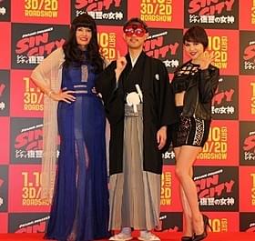 離婚を宣言したカイヤ(左)とゲッターズ飯田、水沢アリー「シン・シティ」