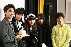 橋本愛と蒼波純がゴスロリ風衣装でダブル主演「ワンダフルワールドエンド」