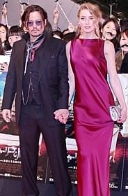 来日時に幸せそうなツーショットを披露した ジョニー・デップ&アンバー・ハード「ラム・ダイアリー」