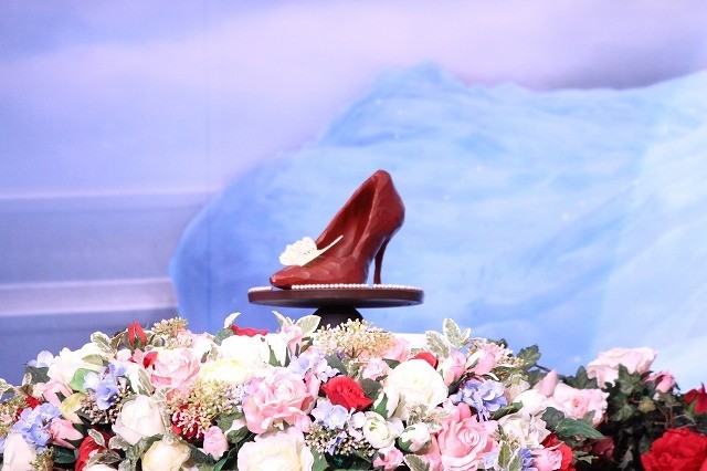 高畑充希、シンデレラ衣装で城田優にチョコレートをプレゼント - 画像12