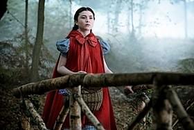 赤ずきん役リラ・クロフォードは撮影当時なんと13歳「イントゥ・ザ・ウッズ」