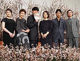 共演者が高良健吾にチョコレートをプレゼント「悼む人」