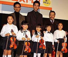 ちびっ子5人が「きらきら星」を演奏「マエストロ!」