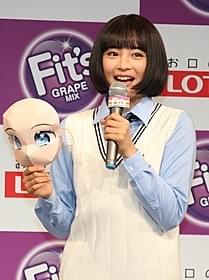 記者会見に出席した広瀬すず