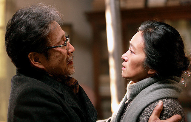 コン・リーが切ない夫婦愛熱演 チャン・イーモウ「妻への家路」特別映像