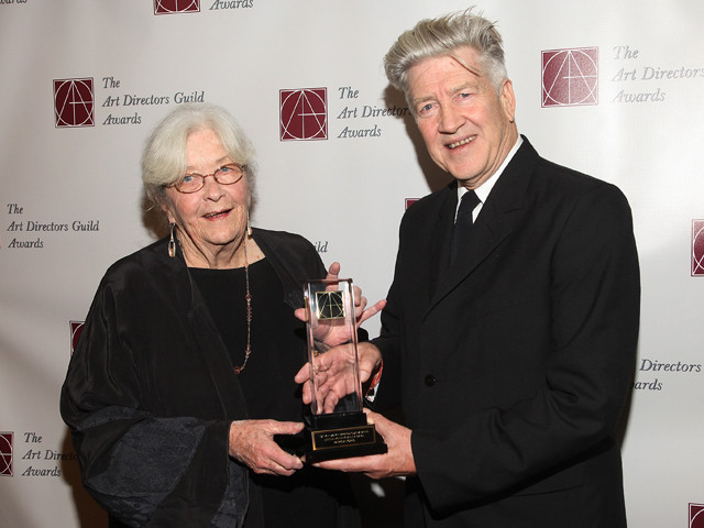 2011年、米美術監督組合賞で生涯功労賞受賞時の ノリスさん（左）とリンチ監督