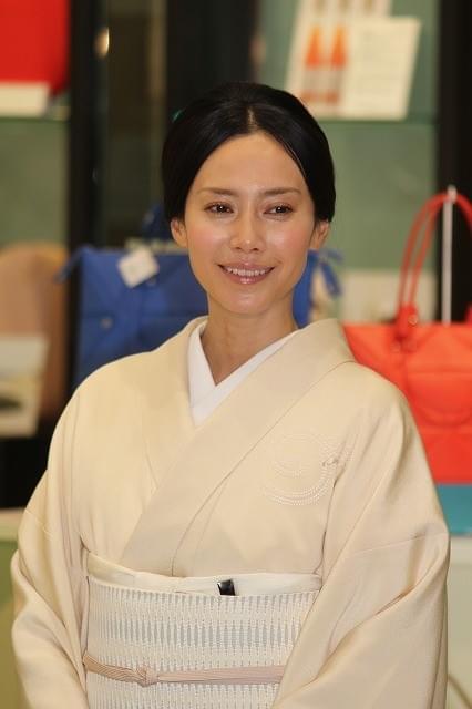 中谷美紀、和服姿で“おもてなし”日本製品の魅力をアピール