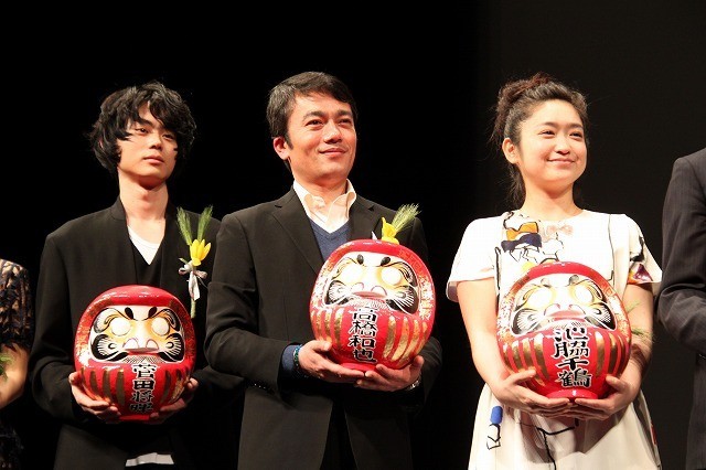 授賞式を盛り上げた（左から）菅田将暉、高橋和也、池脇千鶴