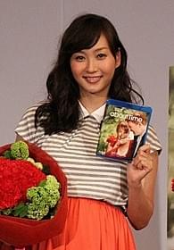 夏に第2子を出産予定の藤本美貴「アバウト・タイム 愛おしい時間について」
