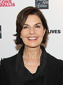 女性大統領役で出演するセラ・ウォード「インデペンデンス・デイ」