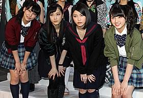 (前列左から)小嶋真子、松井玲奈、横山由依、大和田南那