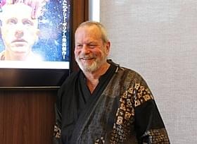 作務衣姿でインタビューを受けたテリー・ギリアム「ブラジル」
