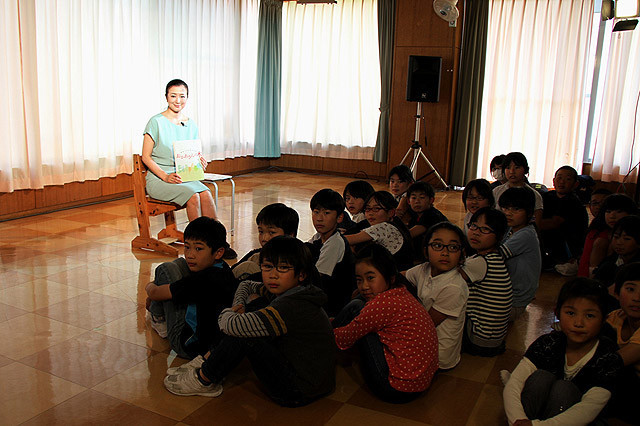 鈴木京香、「おかあさんの木」舞台の長野県で自身発案の読み聞かせキャンペーン開始