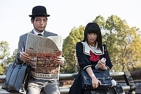 れるりり(左)と主演の柏木ひなた「脳漿炸裂ガール」