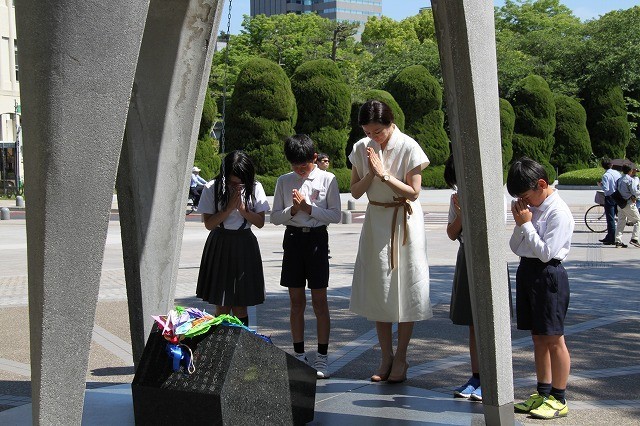 鈴木京香、慈愛に満ちた表情で「おかあさんの木」読み聞かせキャンペーン完遂！