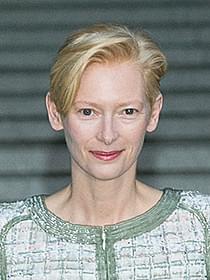 カンバーバッチと共演するティルダ・スウィントン「ドクター・ストレンジ」