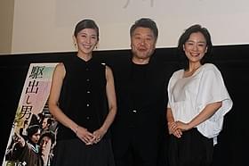 観客からの質問に答えた(左から)陽月華、原田監督、神野三鈴「駆込み女と駆出し男」