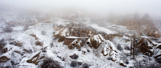 息をのむ美しさ！ カンヌ最高賞受賞作「雪の轍」カッパドキアの冬景色写真公開 - 画像1