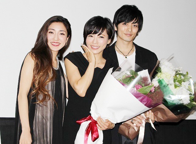 釈由美子、結婚報道には笑顔でノーコメント - 画像5