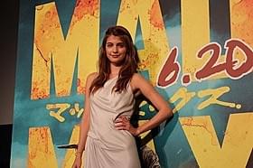 マギーがセクシーな衣装で観客を魅了!「マッドマックス 怒りのデス・ロード」