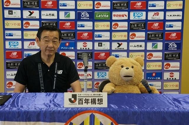 「うっちーファンは俺のところに来い！」テッド、サッカークラブ「モンテディオ山形」に緊急入団