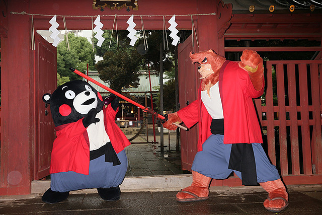 「バケモノの子」熊徹＆くまモン、映画の舞台・渋谷でクマ同士の友情深める