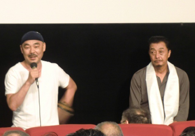 池谷薫監督（左）と中原一博氏