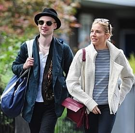シエナ・ミラーとトム・スターリッジが破局「アメリカン・スナイパー」