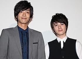 ラブシーンを振り返った黒羽麻璃央(左)と横田龍儀「宇田川町で待っててよ。」