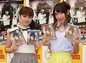元PASSPO☆奥仲麻琴(左)と上野優華「心霊写真部 劇場版」