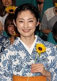 浴衣姿で登場した常盤貴子「向日葵の丘 1983年・夏」
